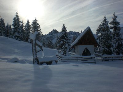 BirgitzerAlm Kapelle 20091205.JPG (2.16 MiB) 30052 mal betrachtet Der Klassiker für die Adventzeit