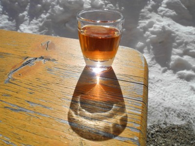 DSCN4160.JPG (675.62 KiB) 11039 mal betrachtet Zirbenschnaps aus eigenem "Anbau"