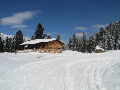 DSCN4321.JPG (794.41 KiB) 11322 mal betrachtet Die Jagdhütte