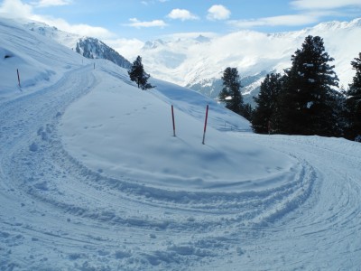 DSCN4341.JPG (623.07 KiB) 11321 mal betrachtet Eine der Kurven im oberen Abschnitt